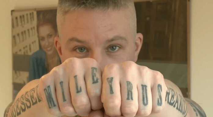 McCoid első MC tetoválása az ő neve volt a csuklójában.
