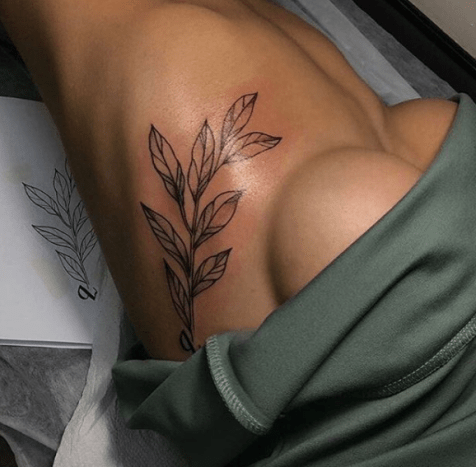 tatovering av blad på sidestykket
