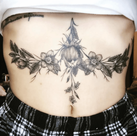 mellkas és gyomor tetoválás