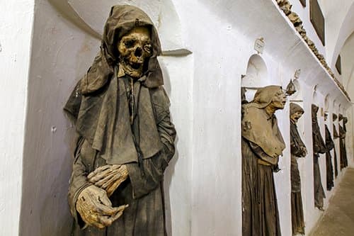 Oria, Italia, mumifiserte medlemmer av et dødsbrøderskap i full størrelse WEB