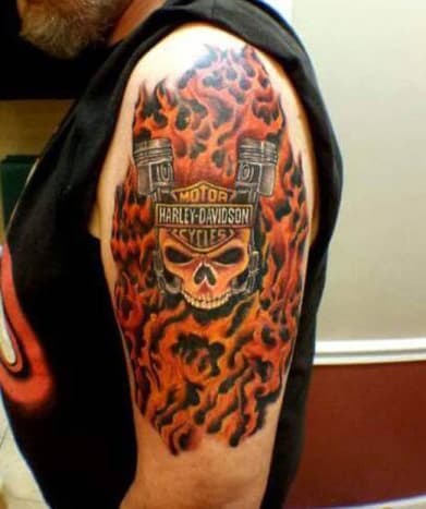 Ez egy baromi kemény Harley Davidson tetoválás.
