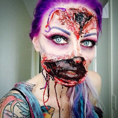 Foto via Instagram Revet bort kjøtt med realistisk mørkt, blodig under vev. Eeeek!