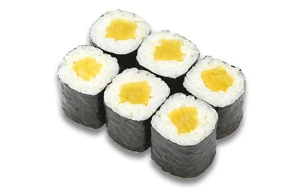 sushi met ingelegde daikon