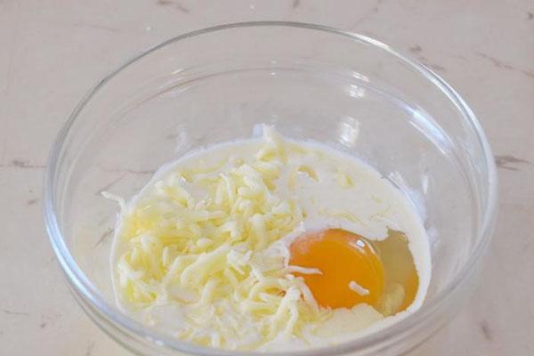 mix room, eieren en kaas
