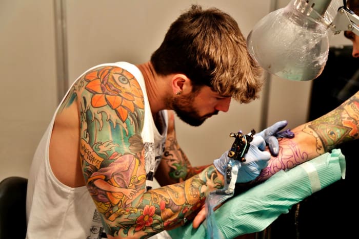 Tetoválóművész, Alvaro Quesada. Fotó: Alvaro Quesada jóvoltából.