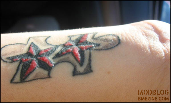 Hvordan identifisere og fikse en infisert tatovering