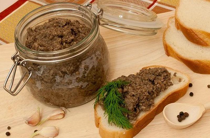 Kavijar od gljiva: recept za vrganj s umakom od rajčice i vinom
