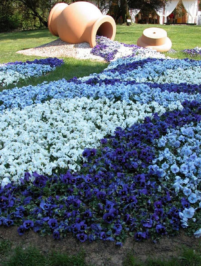 samenstelling van blauwe en blauwe bloemen