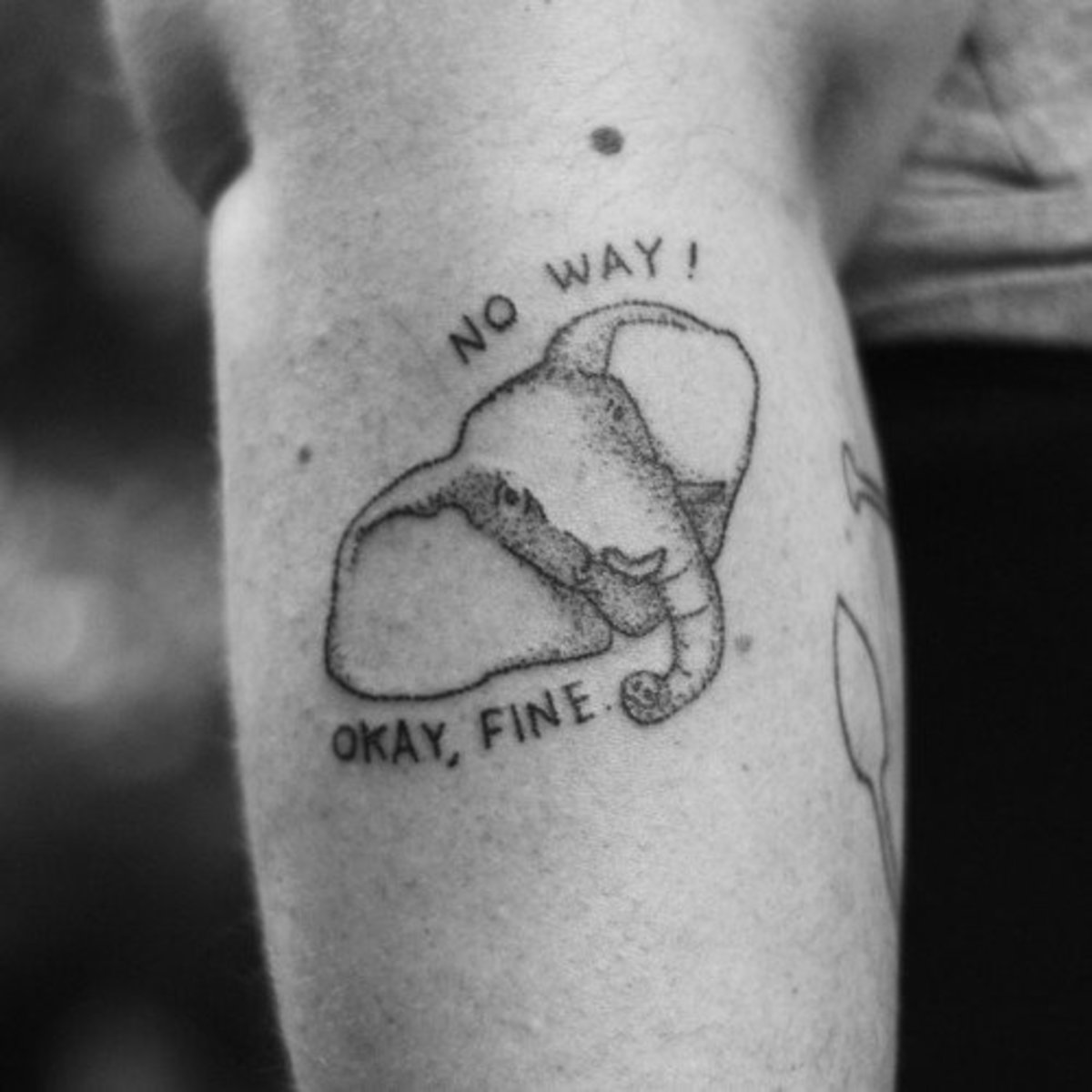 Stick and poke elephant tattoo av Max Blackmore