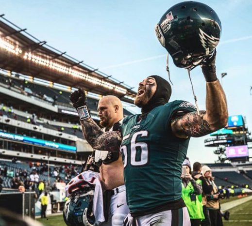 Foto via @laflamablanca95 Derfor gjør dette Chris Long the Eagles & apos; Lykkeamulett? Er han den hemmelige ingrediensen til suksess i Super Bowl?
