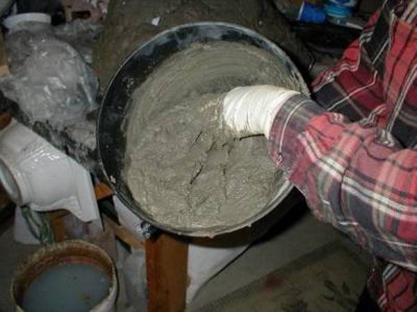 Voorbereiding van cementmortel met zand