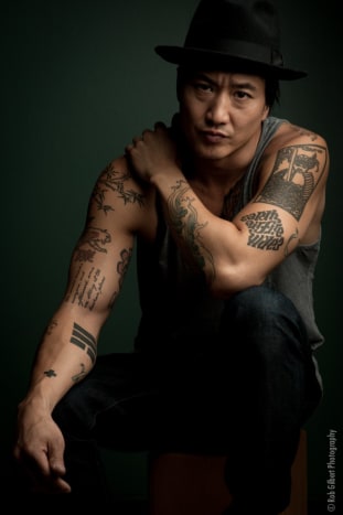 Cheng spilles av den kanadiske skuespilleren Terry Chen, som kom på scenen i 2000 og spilte Rolling Stones-redaktør Ben Fong-Torres i Almost Famous.