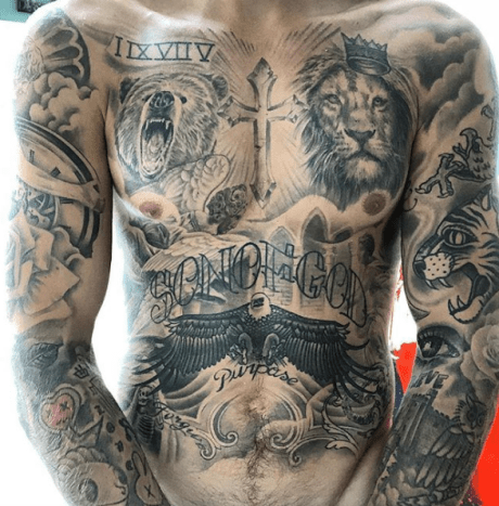 Nos, egy nemrégiben közzétett Instagram -bejegyzésben Bieber elgondolkodtatott a testén megdöbbentő, több mint 100 órás tetoválómunkáról. Függetlenül attól, hogy ez a vége Bieber gyűjtésének, vagy sem, minden bizonnyal hihetetlen utat tett meg a tetoválótű alatt.