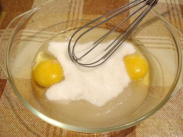 klop eieren met suiker