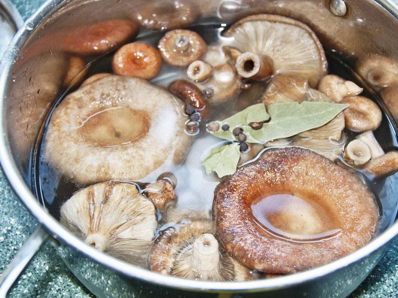 skuhajte gljive u salamuri