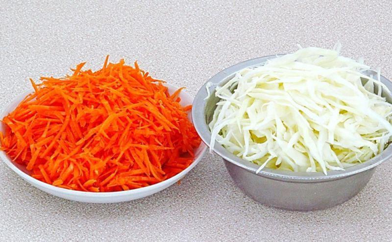 snij wortelen en kool in reepjes