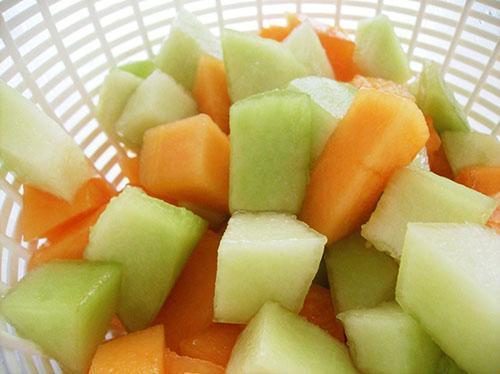Bevroren meloen wordt gebruikt om ijs en desserts te maken