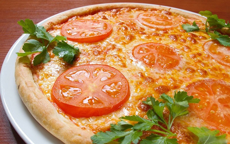 pizza sa smrznutim rajčicama