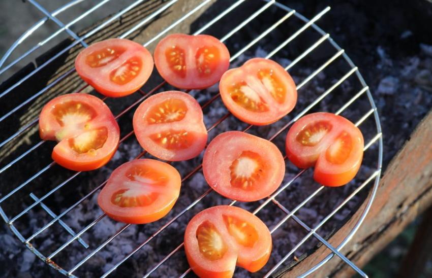 hoe tomaten te grillen