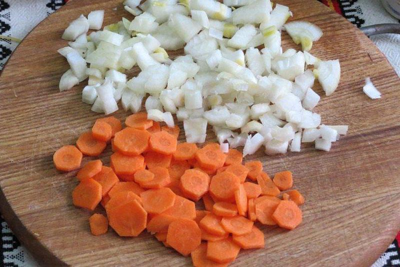 hak wortelen en uien