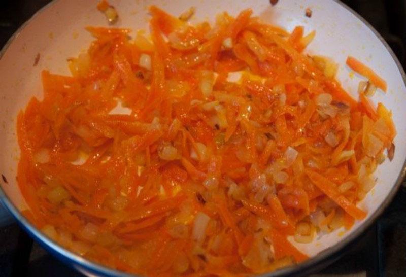 bak de uien met wortelen