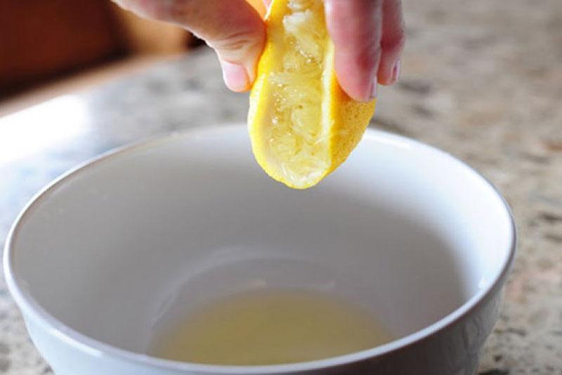 iscijediti sok od limuna