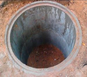 septic tank van betonnen ringen foto