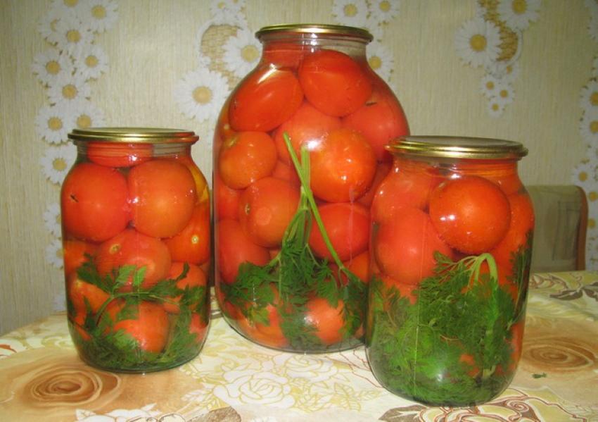 ingelegde tomaten met topjes