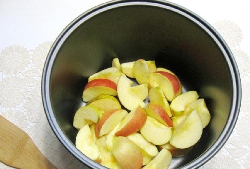 stavite jabuke u spori štednjak