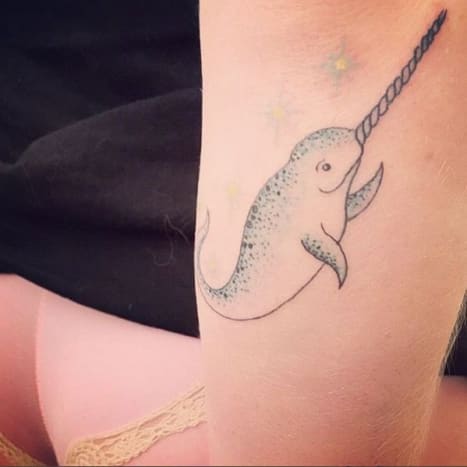 I slutten av fjor gikk Kesha tilbake til nålen for en tatovering av en narhval, en blek nise som lever i det arktiske vannet rundt Grønland, Russland og Canada. Narvalen har tilnavnet 