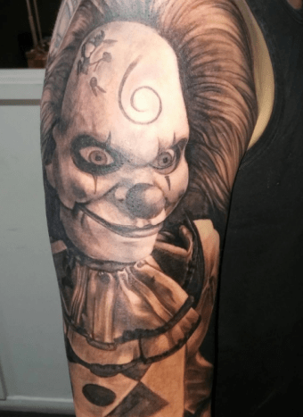 ijesztő bohóc tetoválás