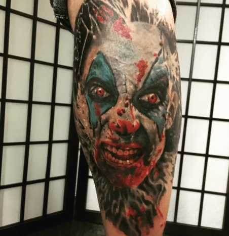 ijesztő bohóc tetoválás