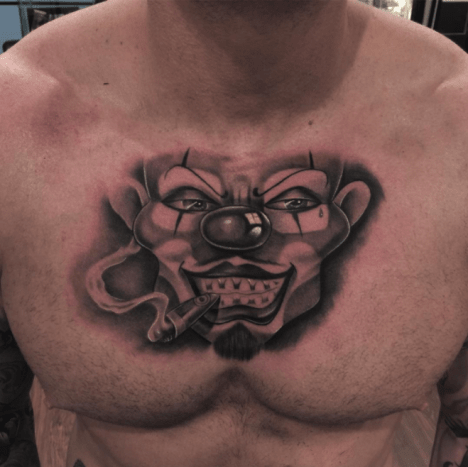dohányzó bohóc tetoválás a mellkason