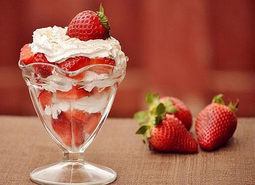 Dessert met aardbeien