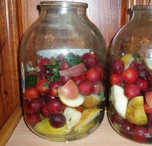 voće u staklenci
