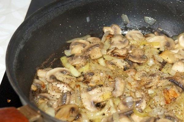 champignons en uien bakken