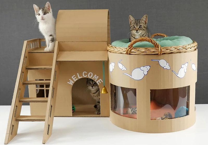Zelfgemaakt kartonnen huis voor een kat