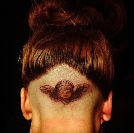 Ingenting sier hardcore som en tatovering på baksiden av hodet ditt, selv om det er av en bedårende kerub.