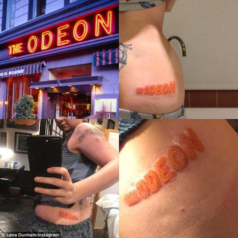 (Foto: Lena Dunham/Instagram) Denne siste tatoveringen av Dunham er ganske episk, men det er absolutt ikke hennes mest spennende stykke. 30-åringen har flere andre fascinerende tatoveringer spredt over kroppen hennes, inkludert en Eloise på Plaza-trampestempel-tatoveringen på korsryggen, ordet 