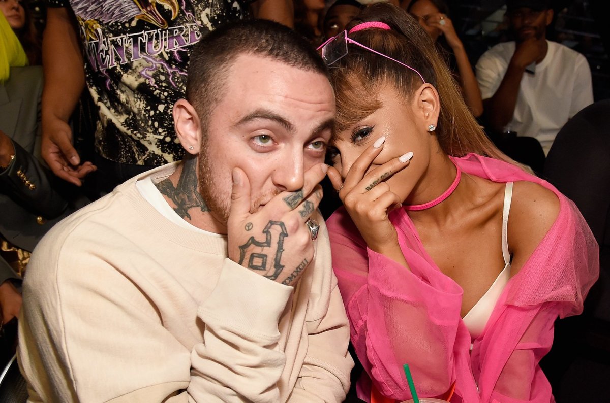 NEW YORK, NY - 28. AUGUST: Mac Miller og Ariana Grande sitter i publikum på MTV Video Music Awards 2016 på Madison Square Garden 28. august 2016 i New York City. (Foto av Kevin Mazur/WireImage)