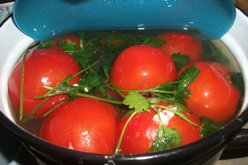 vul de pot met tomaten