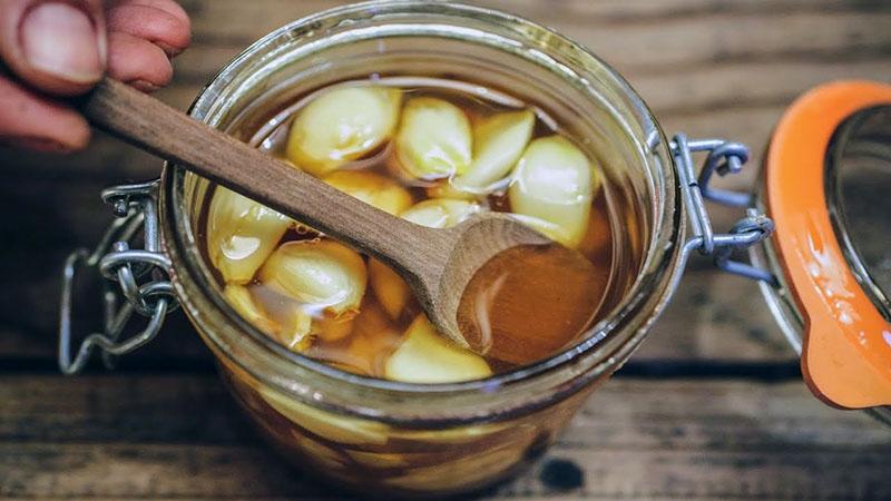 ingelegde knoflook recept met honing