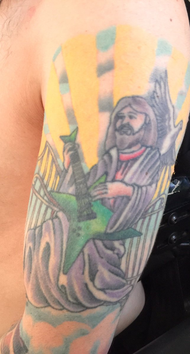 Oxleys Jesus tatovering inspirert av Dimebag Darrell fra Pantera.