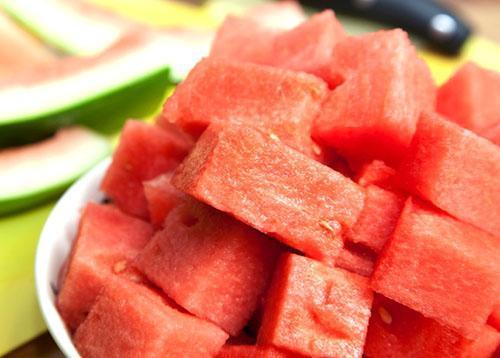 Patiënten met cholecystitis, pancreatitis kan alleen verse watermeloen hebben