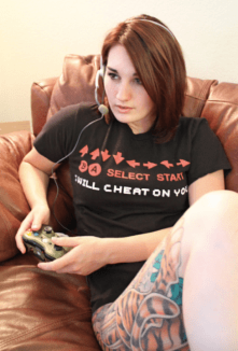 jente-iført-headset-spiller-videospill