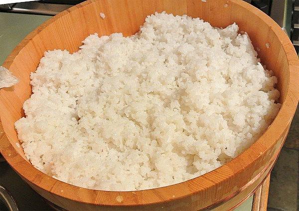 skuhajte rižu za punjeni kupus