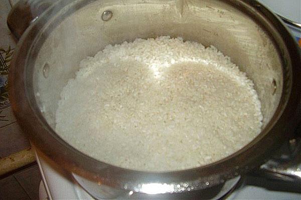 kuhati rižu do pola kuhane