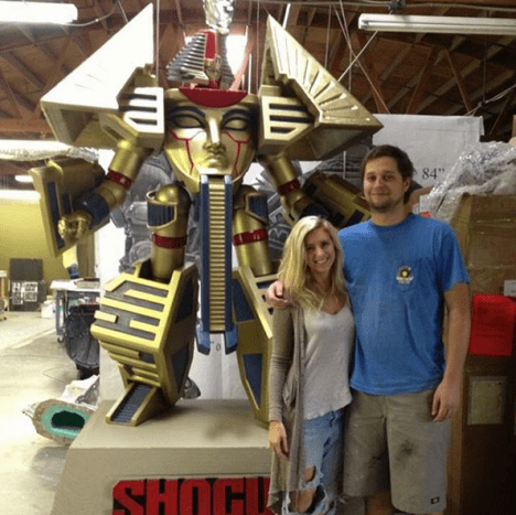 אוטו מארלו ואשתו קייט מארלו בנו יחד את הרובוט הפירמידה המטורף הזה!
