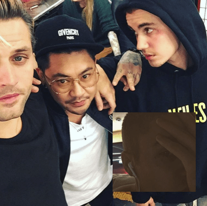 Justin Bieber Jon Boy tatoverte Biebz over mors daghelg. Den 22 år gamle popstjernen fikk en liten tatovering nær hjørnet på venstre øye. Jon Boy fortalte US Weekly,