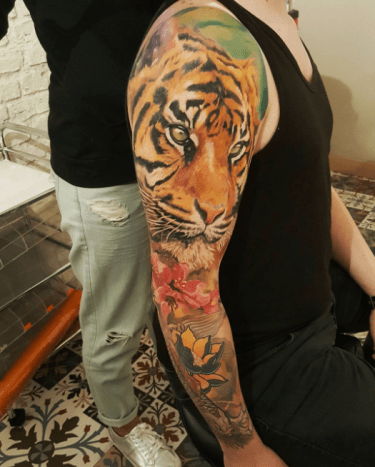 Kobay Kronik tetoválása.